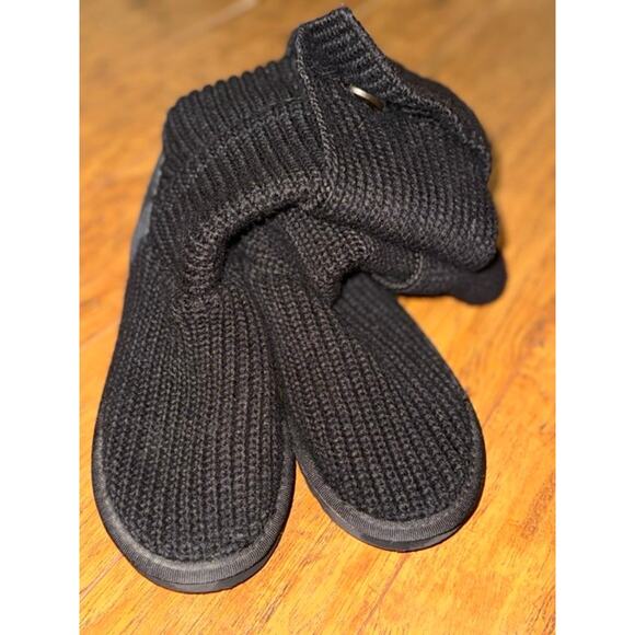 UGG Women’s Classic Cardy Knit Boots – Size 7 – Black - Picture 2 of 3